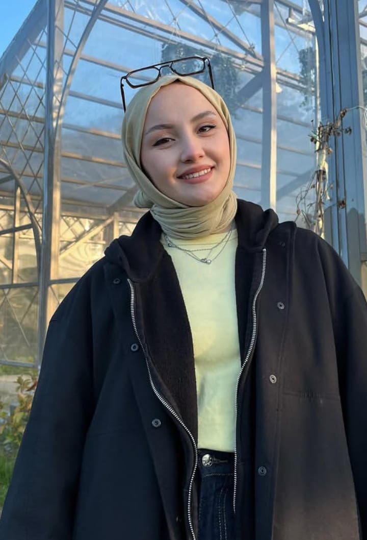 Söğütlüyurt Kendi Evinde Hizmet Veren Escort Safiye