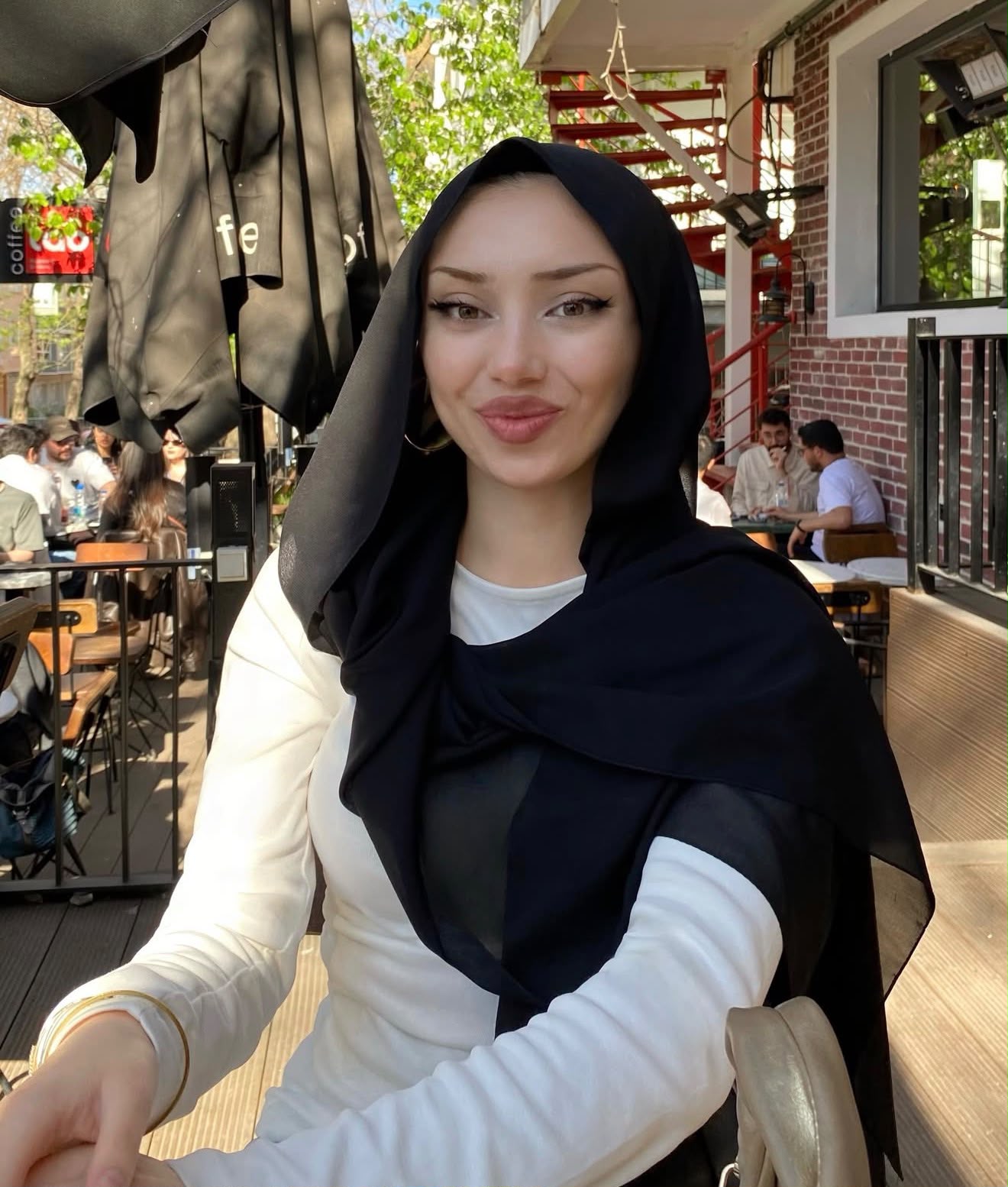 Gürköy Sadık Bir Kadın Escort Bayan Safiye